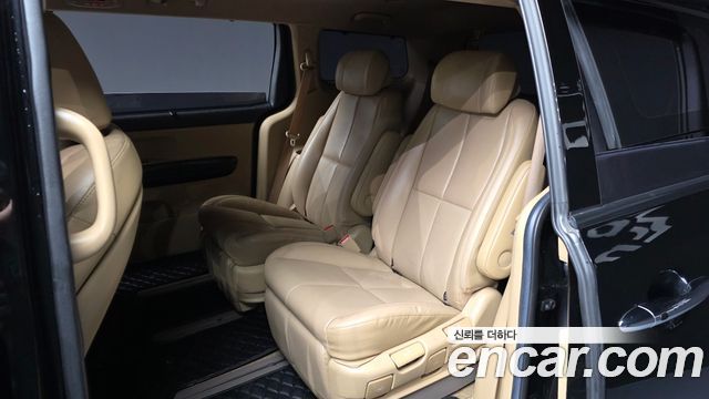 Kia Canival 2016 — photo 16