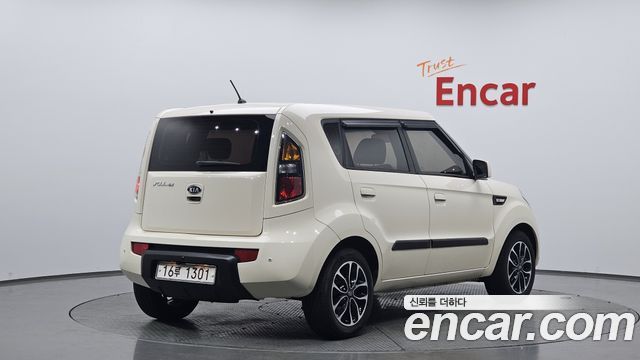 Kia Soul 2010 — photo 2