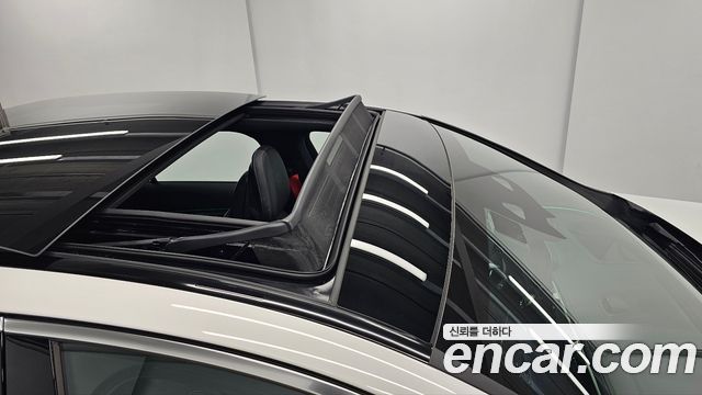 Mercedes-Benz E-Class 2025 — photo 12