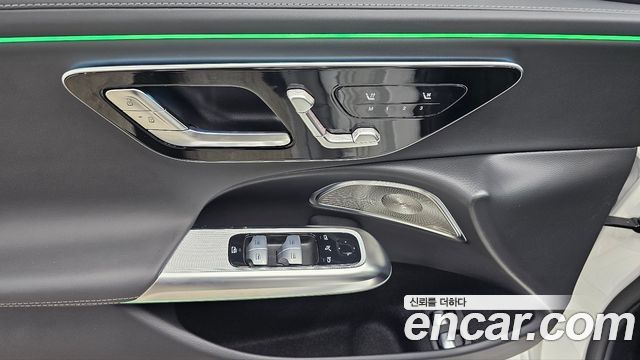 Mercedes-Benz E-Class 2025 — photo 15
