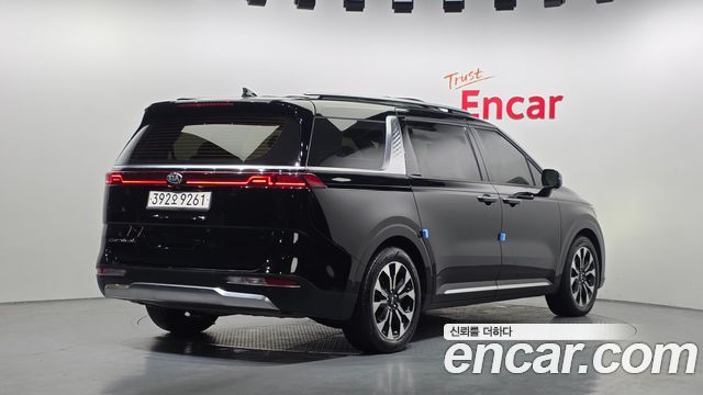 Kia Canival 2021 — photo 2