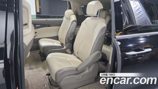 Kia Canival 2021 — photo 17
