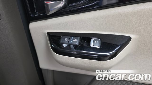 Kia Canival 2021 — photo 28