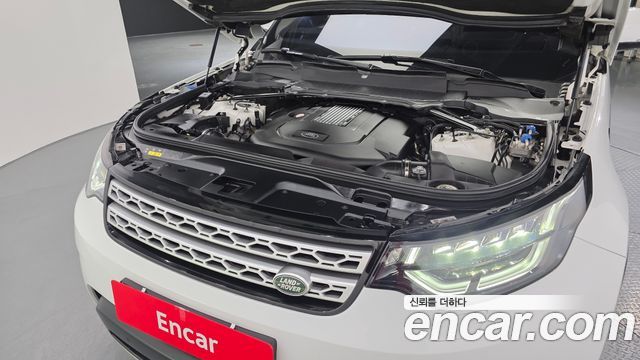 Land Rover Discovery 2019 — photo 6