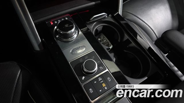 Land Rover Discovery 2019 — photo 12
