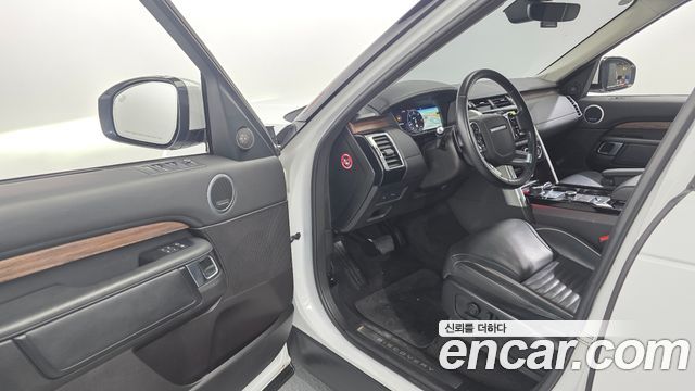 Land Rover Discovery 2019 — photo 13