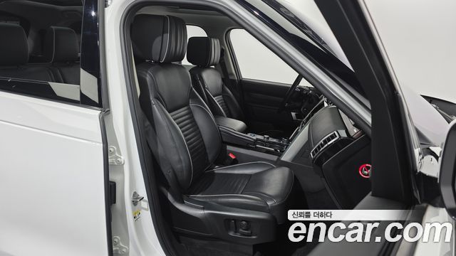 Land Rover Discovery 2019 — photo 17