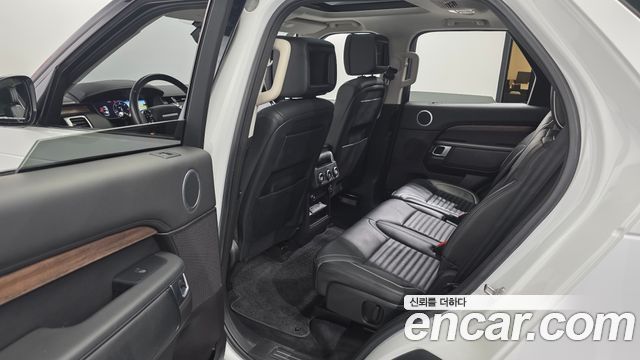 Land Rover Discovery 2019 — photo 18