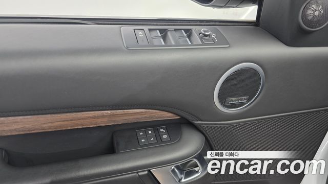 Land Rover Discovery 2019 — photo 20