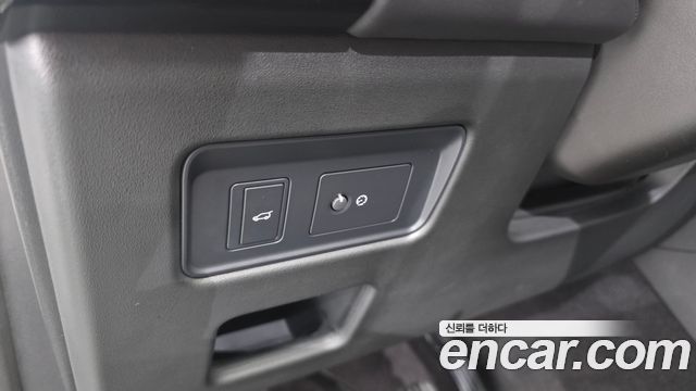 Land Rover Discovery 2019 — photo 21