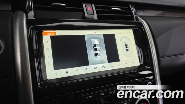 Land Rover Discovery 2019 — photo 23