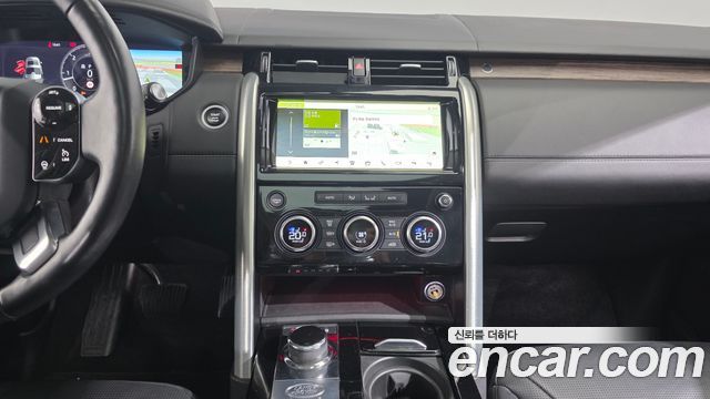 Land Rover Discovery 2019 — photo 25
