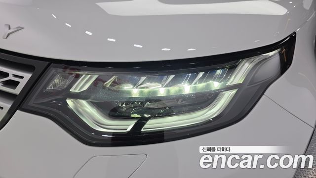 Land Rover Discovery 2019 — photo 8
