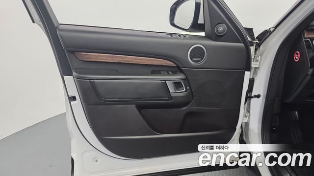 Land Rover Discovery 2019 — photo 14