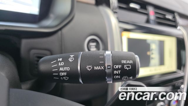 Land Rover Discovery 2019 — photo 27