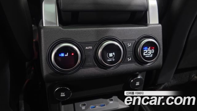Land Rover Discovery 2019 — photo 29