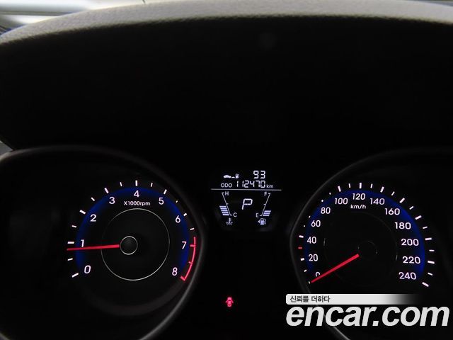 Hyundai AVANTE 2012 — photo 9