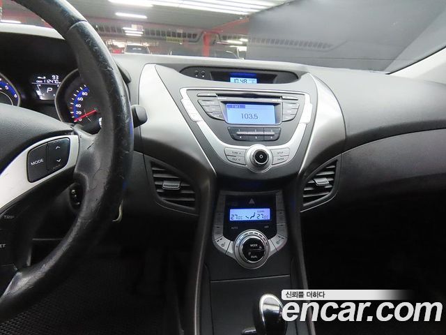 Hyundai AVANTE 2012 — photo 10