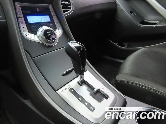 Hyundai AVANTE 2012 — photo 11