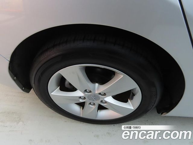 Hyundai AVANTE 2012 — photo 18