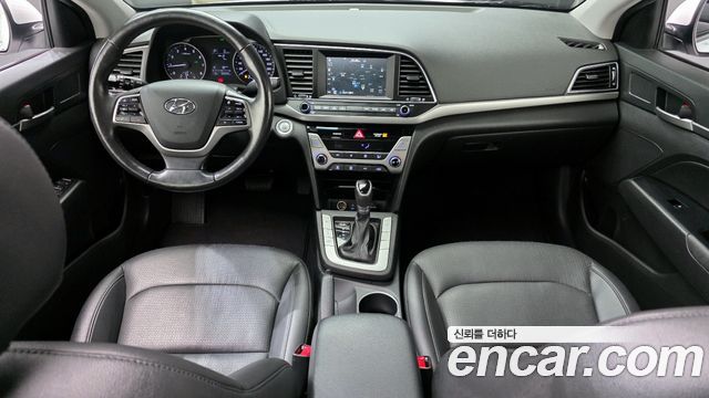 Hyundai AVANTE 2017 — photo 10
