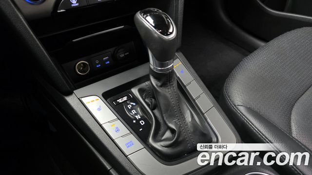 Hyundai AVANTE 2017 — photo 12