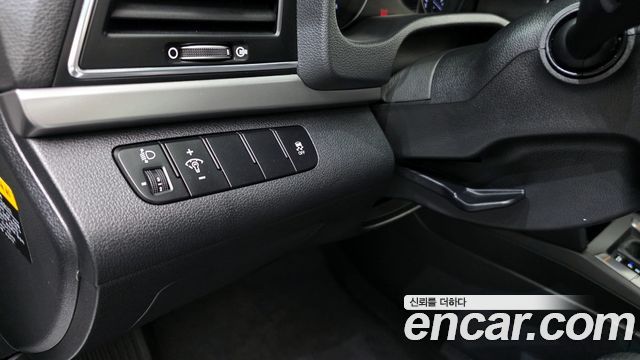 Hyundai AVANTE 2017 — photo 21