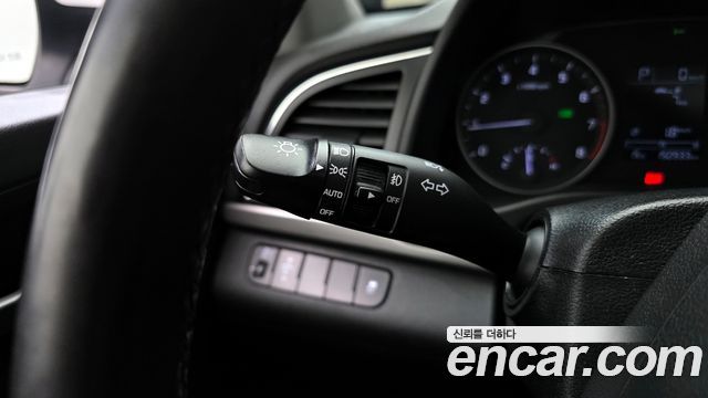 Hyundai AVANTE 2017 — photo 22