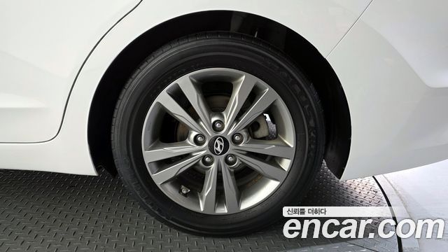 Hyundai AVANTE 2017 — photo 7