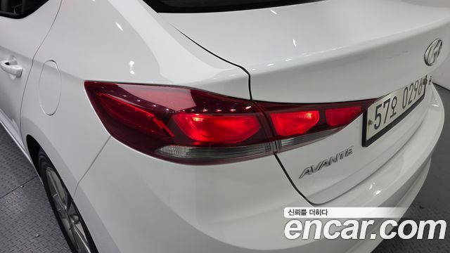 Hyundai AVANTE 2017 — photo 9