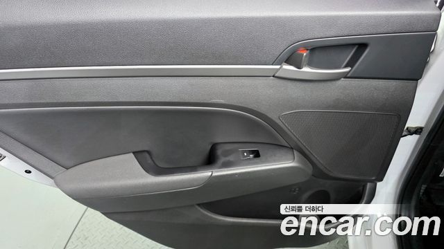 Hyundai AVANTE 2017 — photo 15