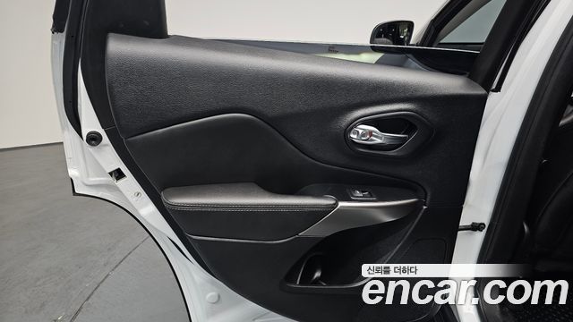 Jeep Cherokee 2021 — photo 15