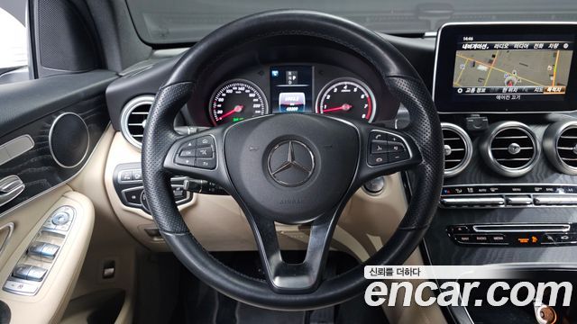 Mercedes-Benz GLC-Class 2019 — photo 19
