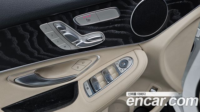 Mercedes-Benz GLC-Class 2019 — photo 23