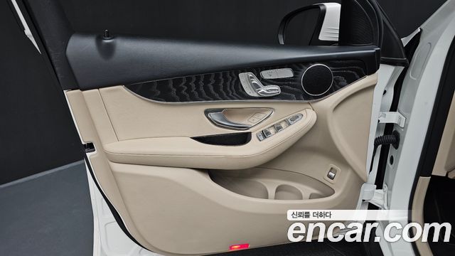 Mercedes-Benz GLC-Class 2019 — photo 14