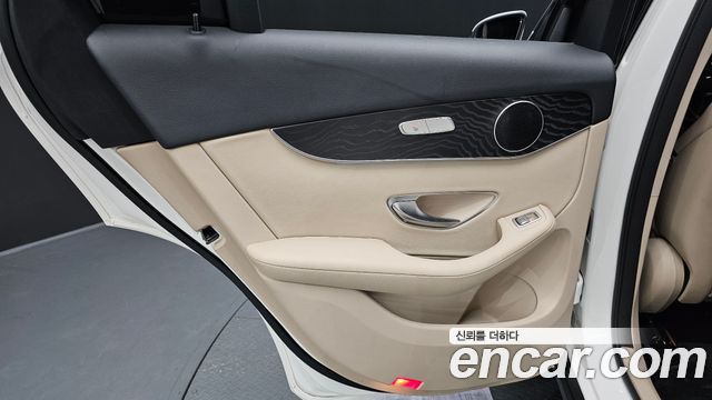 Mercedes-Benz GLC-Class 2019 — photo 15