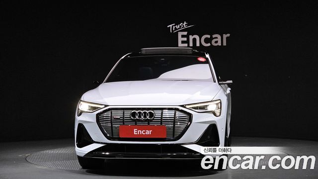 Audi e-tron 2022 — photo 2