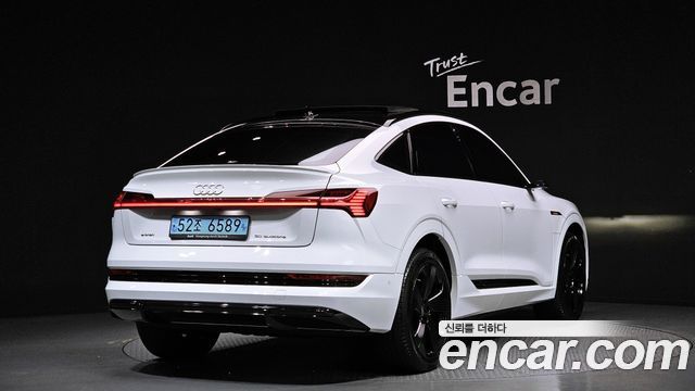Audi e-tron 2022 — photo 3