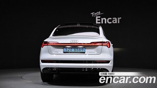 Audi e-tron 2022 — photo 4
