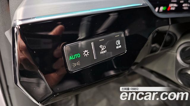 Audi e-tron 2022 — photo 10
