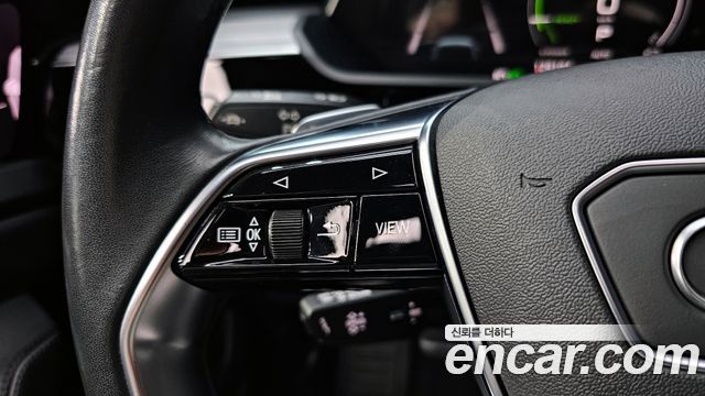 Audi e-tron 2022 — photo 11