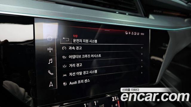 Audi e-tron 2022 — photo 12