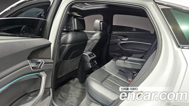 Audi e-tron 2022 — photo 15