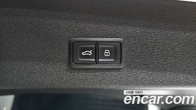 Audi e-tron 2022 — photo 17