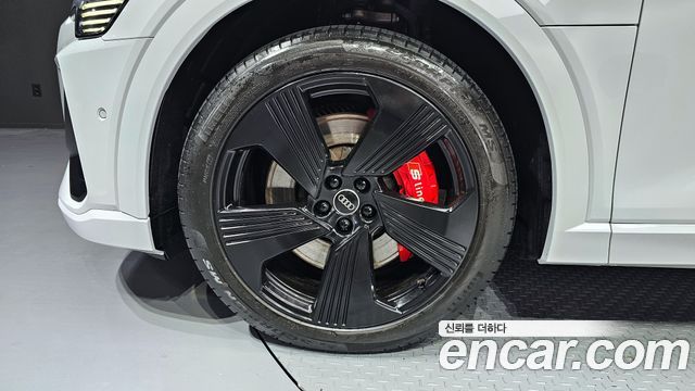 Audi e-tron 2022 — photo 19