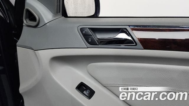 Mercedes-Benz GL-Class 2008 — photo 20