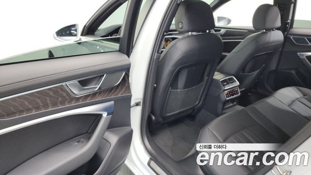 Audi A6 2022 — photo 17