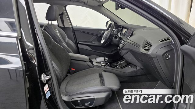 BMW 1-Series 2024 — photo 11