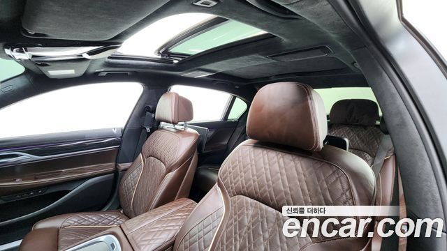 BMW 7-Series 2021 — photo 18