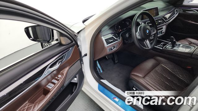 BMW 7-Series 2021 — photo 19